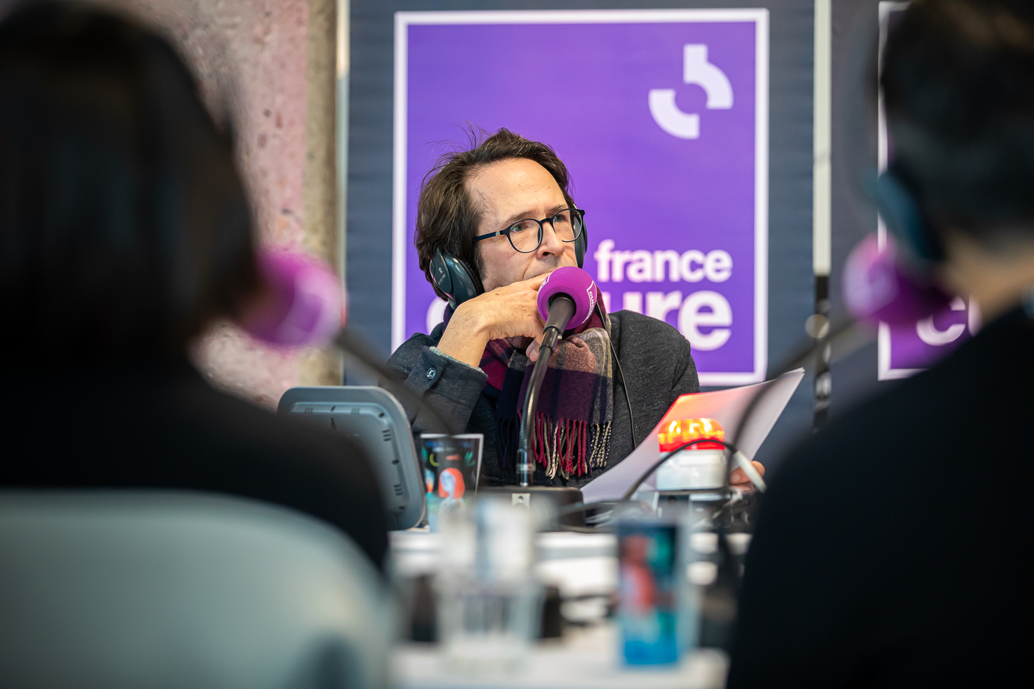 ©CD-2025-Comédie-Hall-émission-Plan-Large-France-Culture-interview-presse-radio-ambiance-Antoine-GUILLOT-6BD