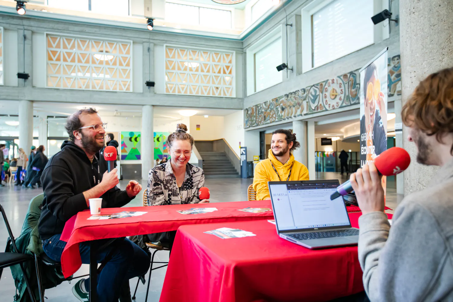 ©CD-2026-Comédie-Hall-émission-RCF-interview-presse-radio-ambiance-LA-CURE-THERMALE-Mathieu-Alexandre-acteur-Joséphine-HA-8BD